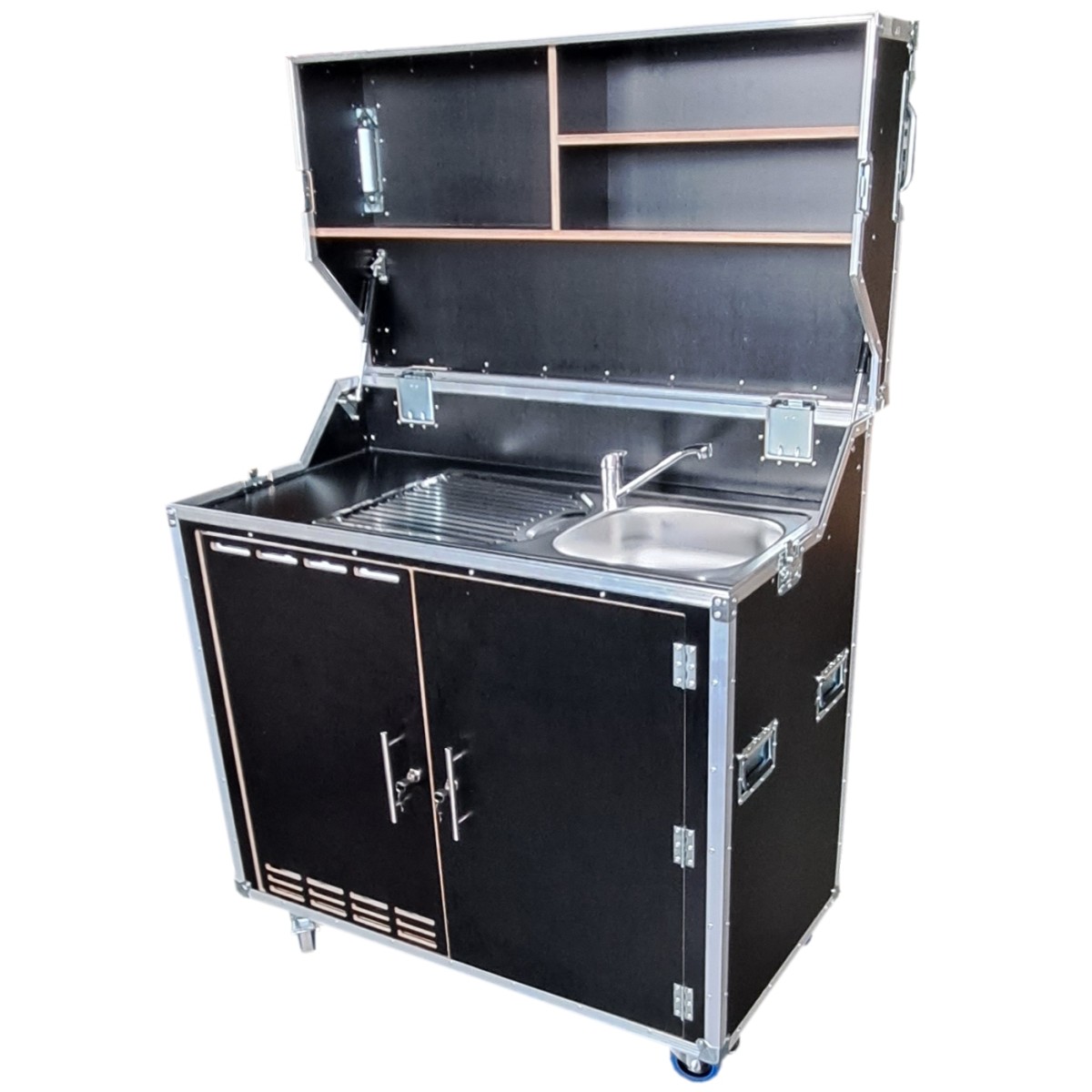 Küchencase mit Spüle und Kühlschrank