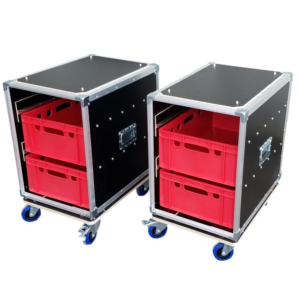 Tisch bestehend aus 2 SchrankcasesProfi mit Frontplatte und mit je 3 Euro-Norm-Boxen