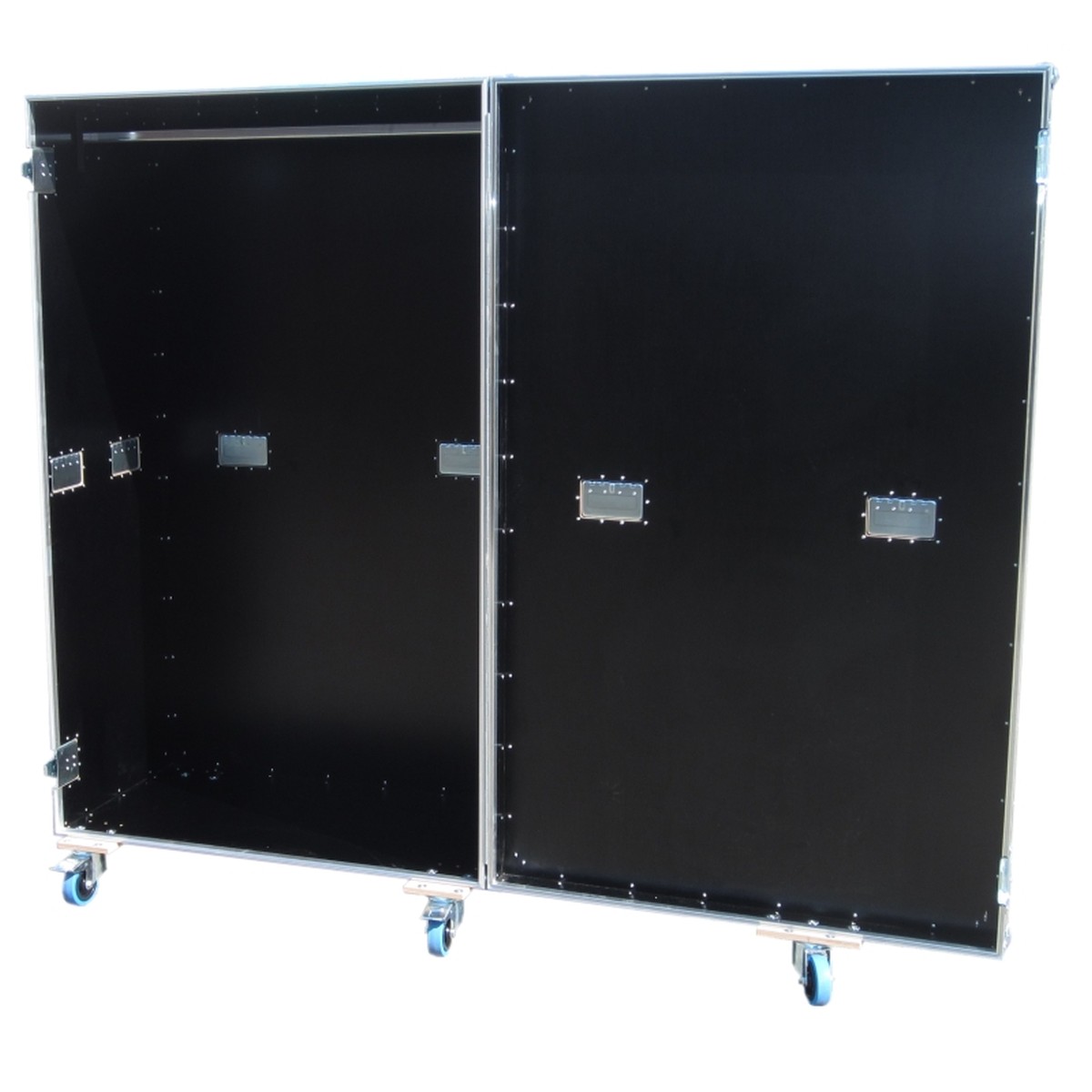 Garderobencase mit Kleiderstange